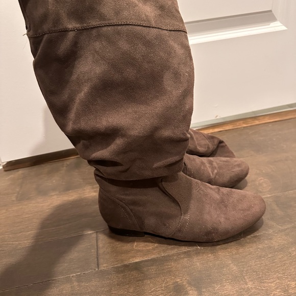 Brown boots - Picture 7 of 8